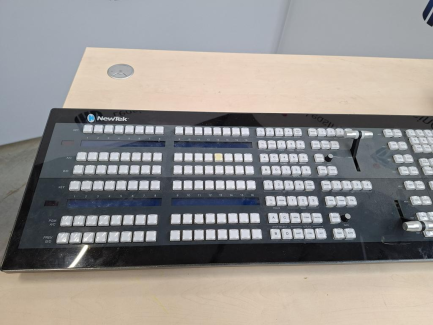 Zdjęcie przedmiotu: System do produkcji live TriCaster 2 Elite + 2-Stripe Control Panel 