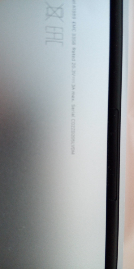 Zdjęcie przedmiotu: Apple MacBook Pro 13-inch with Touch Bar 2.4GHz quad-core 8th generation Intel Core i5 processor, 16GB, 512GB, Space Gray