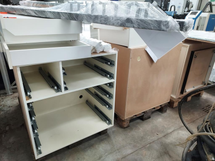 Zdjęcie przedmiotu: Обладнання магазину - меблі (каса, шафа для книг, кубики з висувними ящиками, фронтальні меблі)