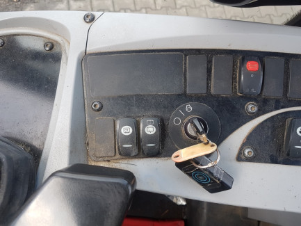 Zdjęcie przedmiotu: Ładowarka kołowa CATERPILLAR 908H2