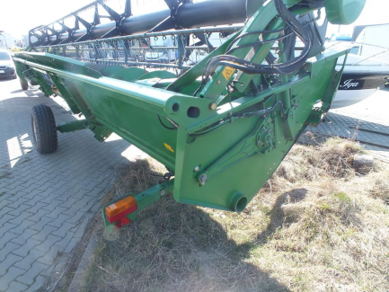 Zdjęcie przedmiotu: JOHN DEERE S690 S600 harvester + header JOHN DEERE model 635R with a header carriage