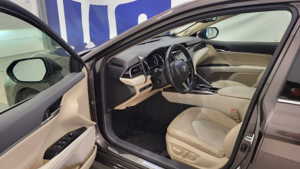 Zdjęcie przedmiotu: Toyota Camry 2.5 Hybrid Executive CVT