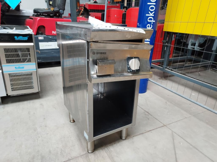 Zdjęcie przedmiotu: Set of gastronomic equipment (, AKTEK7211600 Krosno-Metal cooling table, 2x TECNOINOX FTC4FE7 electric grill plate, STALGAST 770350V02 induction cooker)