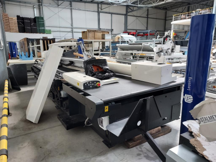 Zdjęcie przedmiotu: The cutter cutter is used in factories specializing in sewing or cutting elements of underwear, toys, footwear, furniture and car upholstery AGMS HY-HC 1707