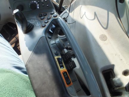 Zdjęcie przedmiotu: VALTRA T213 VERSU agricultural tractor