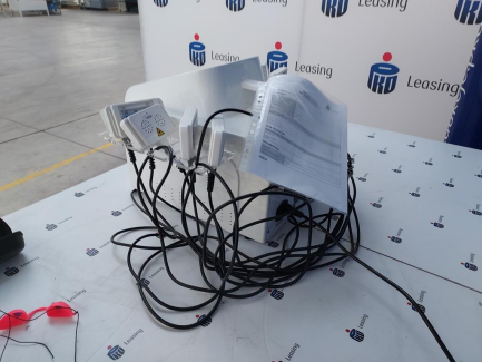 Zdjęcie przedmiotu: A cosmetic device that enables a procedure in which the cold diode laser penetrates into the subcutaneous layers and reduces the body circumference, stimulating the properties of fat cell membranes. STUDIO FIGURA Lipolaser