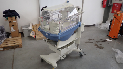 Zdjęcie przedmiotu: Closed incubator for premature babies and sick newborns DRAGER Caleo