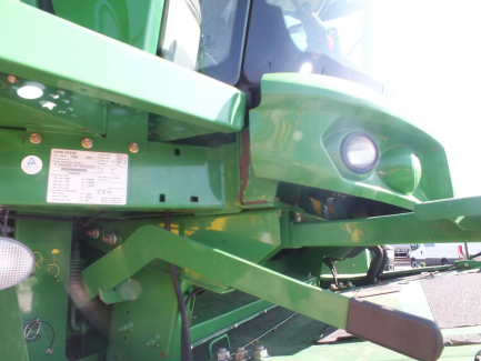 Zdjęcie przedmiotu: JOHN DEERE S690 S600 harvester + header JOHN DEERE model 635R with a header carriage