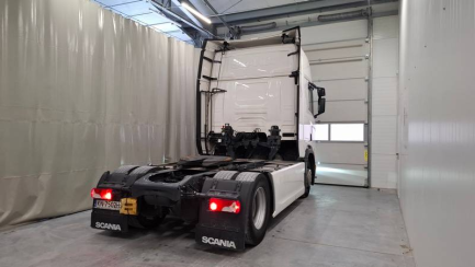 Zdjęcie przedmiotu: SCANIA R460 Super E6 18.0t 4x2 NA Highline