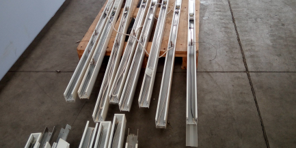 Zdjęcie przedmiotu: LED shop lighting set: POLARIS Led line, model Zander 240-180-54W-D - 16 pcs, rope suspensions - 30 pcs, connector - 1 pcs.