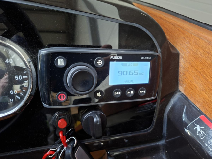 Zdjęcie przedmiotu: VTS FLYING SHARK BOWRIDER 5.7 motorboat