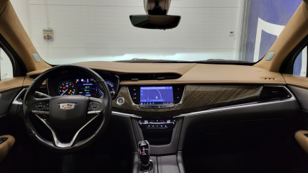 Zdjęcie przedmiotu: Cadillac XT6