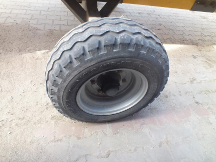 Zdjęcie przedmiotu: Kombajn zbożowy NEW HOLLAND TC 5.80 479 + header NEW HOLLAND 17 + w&oacute;zek