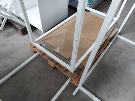 Zdjęcie przedmiotu: Wyposażenie meblowe do sklepu 