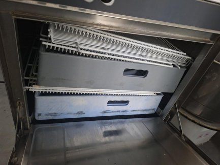 Zdjęcie przedmiotu: A set of catering equipment