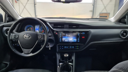 Zdjęcie przedmiotu: Toyota Corolla sedan 1.6 Comfort