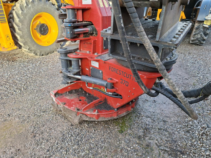 Zdjęcie przedmiotu: Гусеничний екскаватор JCB 220X + валкова головка GREENTEC UFKES FC 370 для обрізки дерев та кущів