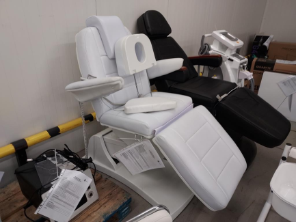 Zdjęcie przedmiotu: Bio Profit cosmetic device set (Golden Wave, Beltino, Delite Laserotherap, 2x beauty chair, 2x beauty stool, pedicure chair)