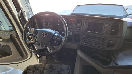 Zdjęcie przedmiotu: SCANIA R460 Super E6 18.0t 4x2 NA Highline