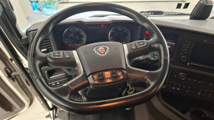 Zdjęcie przedmiotu: SCANIA R460 Super E6 18.0t 4x2 NA Highline