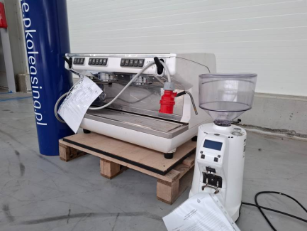 Nuova Simonelli Appia Life V 2gr 380V White HG Coffee Express with Nuova Simonelli MDXS OD Coffee Grinder