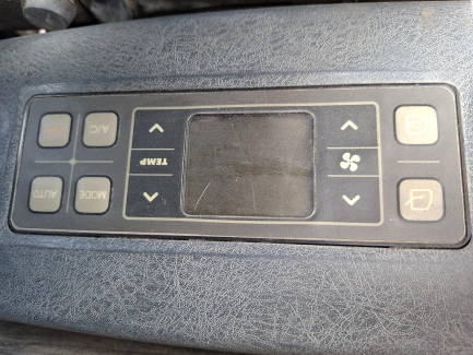 Zdjęcie przedmiotu: Koparka gąsienicowa HYUNDAI ROBEX 235LCR-9