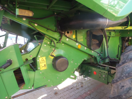 Zdjęcie przedmiotu: JOHN DEERE S690 S600 harvester + header JOHN DEERE model 635R with a header carriage