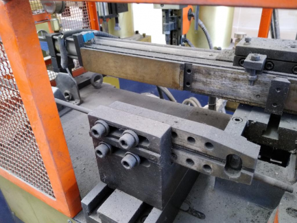 Zdjęcie przedmiotu: Jiangsu Hefeng Mechanical Making Co., Ltd. (China) DW50NC. Hydraulic bending machine