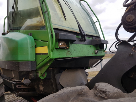 Zdjęcie przedmiotu: Harvester John Deere 770D