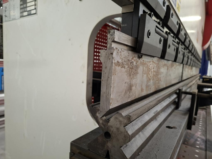 Zdjęcie przedmiotu: Hydraulic press brake ZENITH WC67Y 125x3200