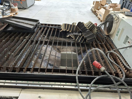 Zdjęcie przedmiotu: Wycinarka laserowa światłowodowa CORMAK LF3015EP4