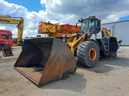 LIEBHERR L 556 фронтальний навантажувач