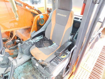 Zdjęcie przedmiotu: DOOSAN DX530LC-3 tracked excavator