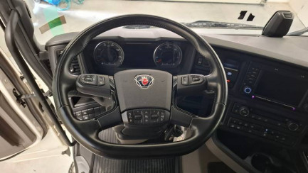 Zdjęcie przedmiotu: SCANIA R460 Super E6 18.0t 4x2 NA Highline