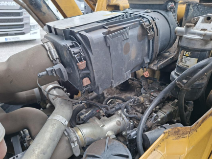 Zdjęcie przedmiotu: Екскаватор-навантажувач CAT 432F2