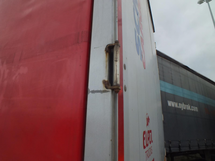 Zdjęcie przedmiotu: SCHMITZ CARGOBULL SCB*S3T Curtain semitrailer