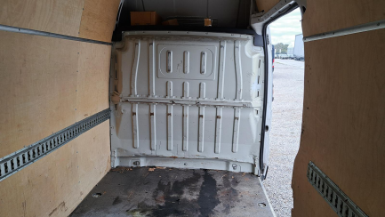 Zdjęcie przedmiotu: Peugeot BOXER 435 2.2 BlueHDi E6.2 3.5t L3H3 Pro