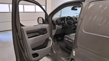 Zdjęcie przedmiotu: Toyota PROACE 2.0 CRD E6.2 3.1t Long Active