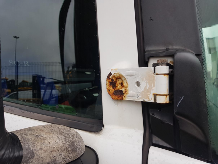 Zdjęcie przedmiotu: PACKAGE AUCTION SCANIA P 380 LB4x2 MLB + Silver Car trailer SRBU 62