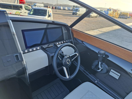 Zdjęcie przedmiotu: VTS FLYING SHARK 7.7 motorboat