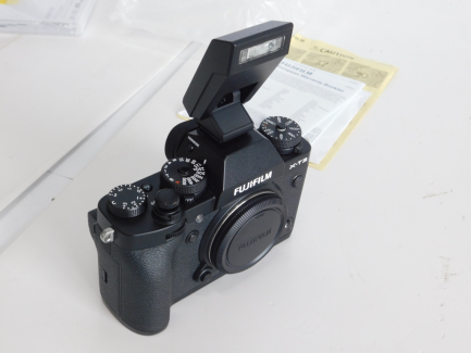 Zdjęcie przedmiotu: Camera with Fuji Film Corporation lens: body - XT3 / lens - XF35mmF2 R WR