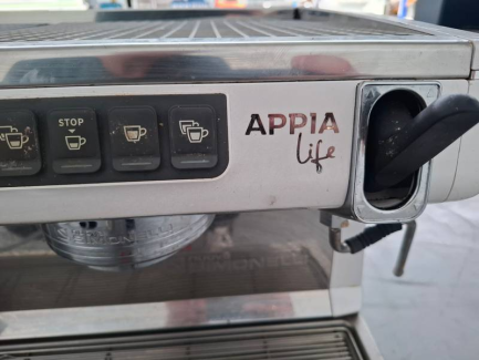 Zdjęcie przedmiotu: Nuova Simonelli Appia Life V 2gr 380V White HG Coffee Express with Nuova Simonelli MDXS OD Coffee Grinder