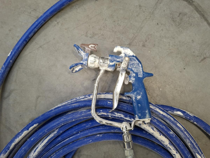 Zdjęcie przedmiotu: Agregat malarsko-szpachlarski GRACO MARK V STANDARD + Zbiornik na materiał GRACO 287987