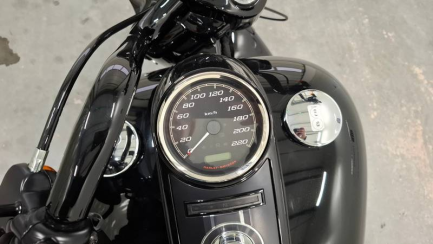 Zdjęcie przedmiotu: Harley Davidson Road King Special