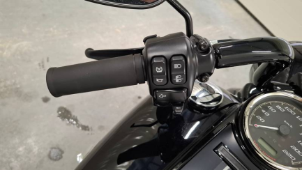 Zdjęcie przedmiotu: Harley Davidson Road King Special