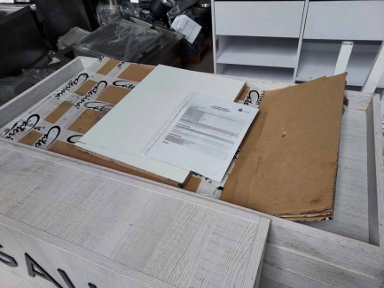 Zdjęcie przedmiotu: Wyposażenie meblowe do sklepu 