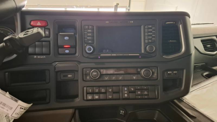Zdjęcie przedmiotu: SCANIA R460 Super E6 18.0t 4x2 NA Highline
