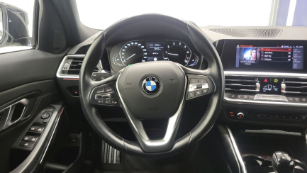Zdjęcie przedmiotu: BMW 318i Sport Line aut