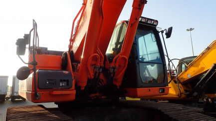 Zdjęcie przedmiotu: DOOSAN Infracore Co., Ltd. DX530LC-3 tracked excavator