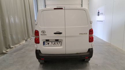 Zdjęcie przedmiotu: Toyota PROACE 2.0 CRD E6.3 3.1t Medium Active Aut.